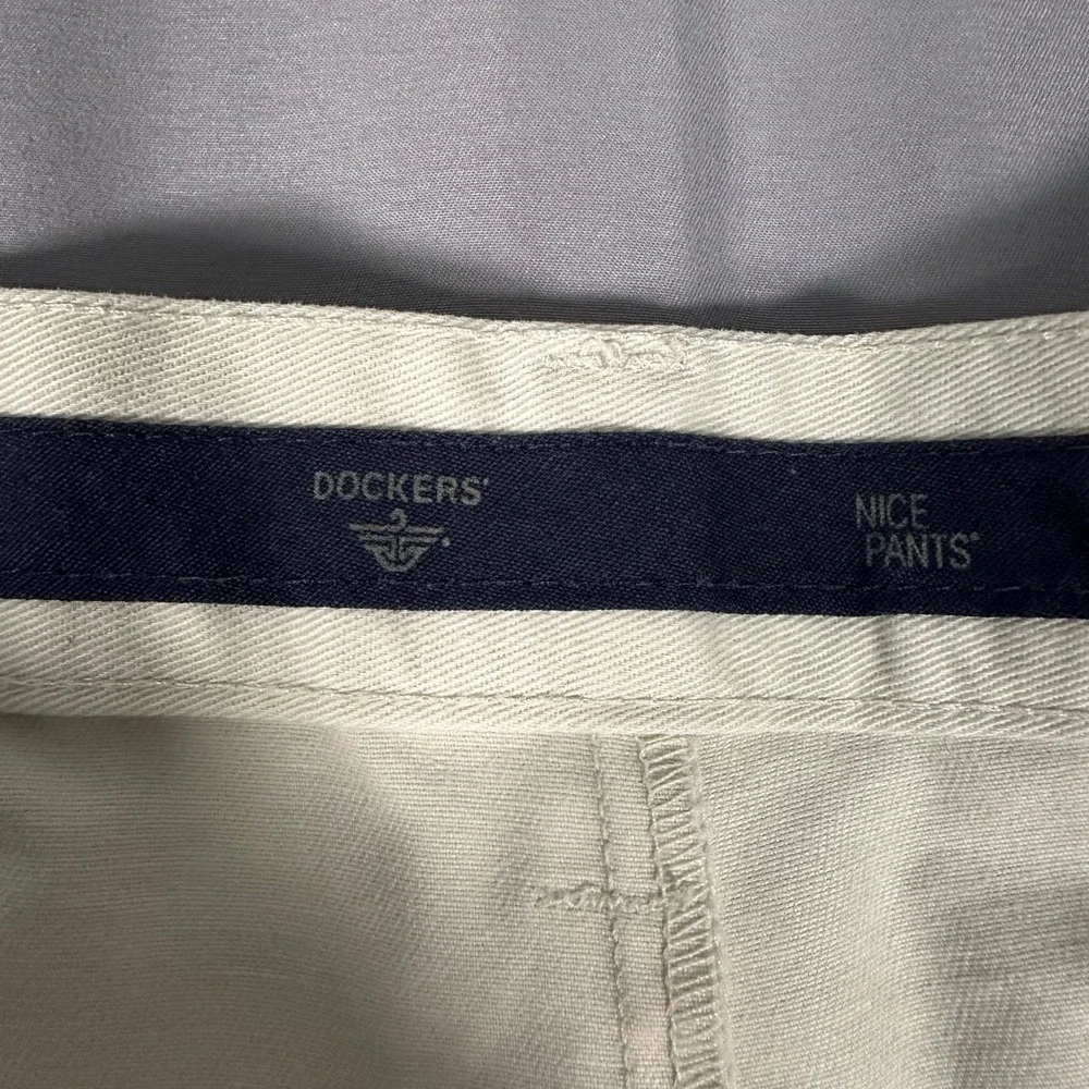 Vintage Dockers Pleated Chino Pants Mens 42x30 Cream Khaki Made in USA Cotton